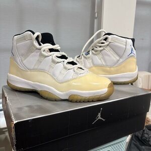 Jordan 11 Retro Box in Black and Gray